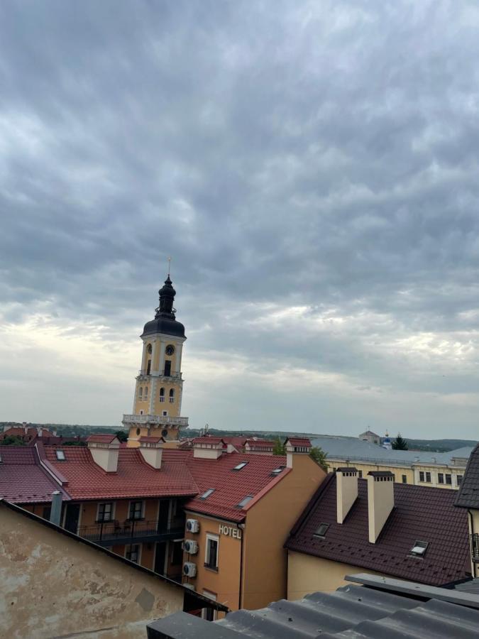 Apartmán «Гори́Ще На Площі Польський Ринок» Kamenec Podolský Exteriér fotografie